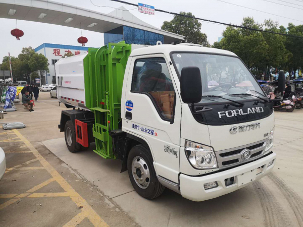 小卡之星2掛桶式垃圾車(chē)4方