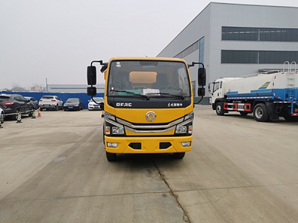 東風(fēng)小多利卡6方清洗吸污車(chē)