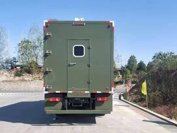 東風天錦宿營車滿足8-12人住宿